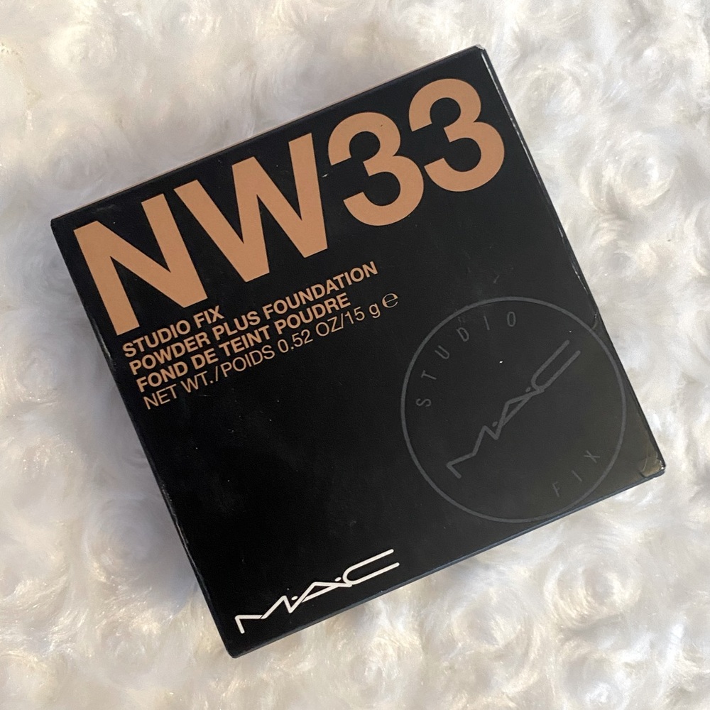 MAC Studio Fix Powder Plus Foundation NW33